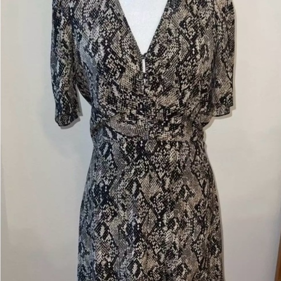 Veronica Beard Reid Short Sleeve Silk Python Fit & Flare Ruffle Hem Dress - Picture 3 of 8